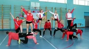 Акробатичні піраміди для школярів