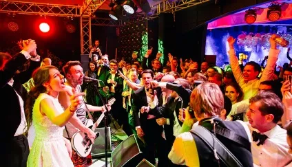 Блискуча весілля народження всесвіту (весілля) Блискуча весілля народження всесвіту