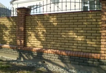 Чим обгородити будинок