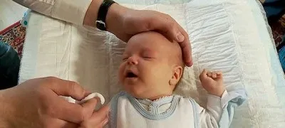 Чим протирати очі новонародженій дитині