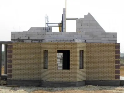 Чим обшити будинок з газобетону зовні і облицювання панелями