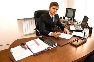 Чим займається штатний юрист на підприємстві (посадові обов'язки юриста) Чим займається штатний юрист на підприємстві
