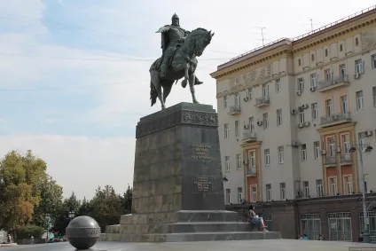 Тверська - головна вулиця Москви (пам'ятки товариський) Тверська - головна вулиця Москви