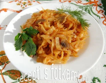 Тушкована капуста з грибами - рецепт з фото крок за кроком (грибами) Тушкована капуста з грибами - рецепт з фото крок за кроком