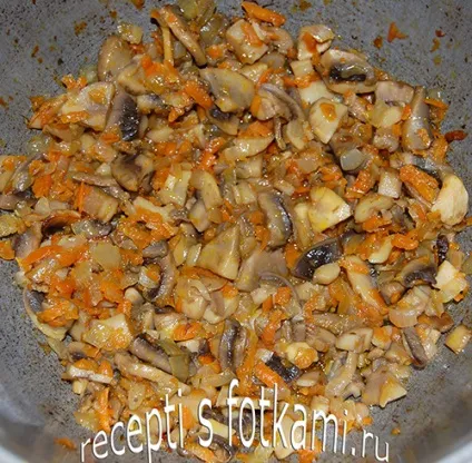 Тушкована капуста з грибами - рецепт з фото крок за кроком (грибами) Тушкована капуста з грибами - рецепт з фото крок за кроком