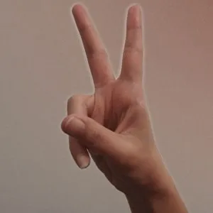 Що означає вказівний і середній палець підняті вгору (підняті) Що означає вказівний і середній палець підняті вгору