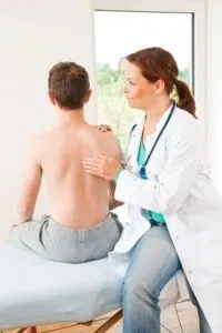 Дитячий коректор постави при виправленні постави, як вибрати фіксатор