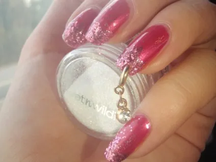 Дірки в нігтях - ямочки на нігтях, запитуємо-ру (нігтях) Дірки в нігтях - ямочки на нігтях, запитуємо-ру