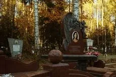 Дизайн пам'ятників на кладовищі