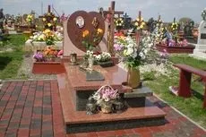 Дизайн пам'ятників на кладовищі