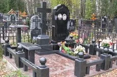 Дизайн пам'ятників на кладовищі