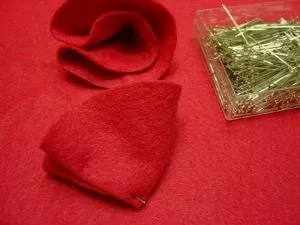 Диванні подушки, декоровані фетром