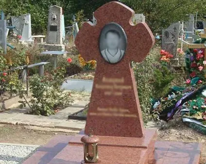Дизайн пам'ятників на кладовищі