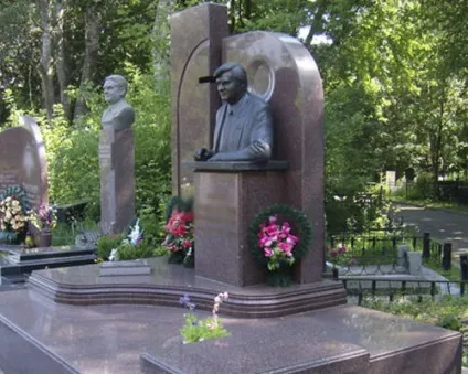 Дизайн пам'ятників на кладовищі