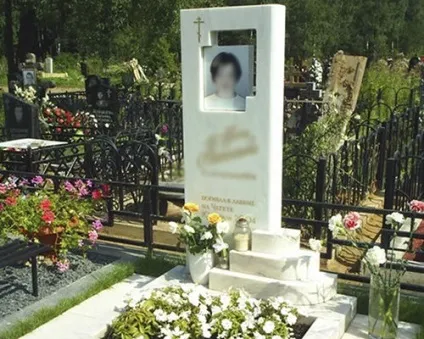 Дизайн пам'ятників на кладовищі