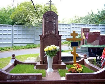 Дизайн пам'ятників на кладовищі