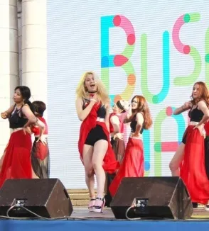 Дотягнутися до sm entertainment