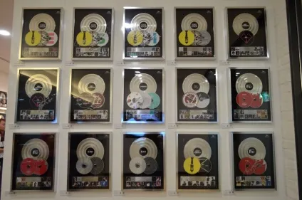 Дотягнутися до sm entertainment