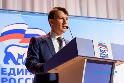 Досить симпатичний молодий чоловік, порядна (молодий) Досить симпатичний молодий чоловік, порядна
