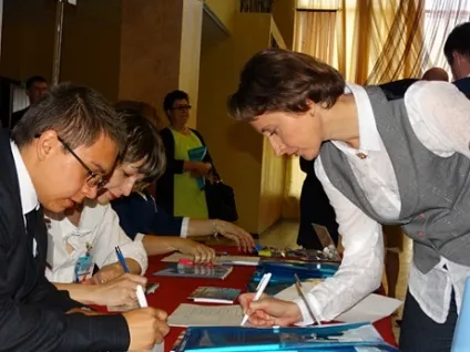 Досить симпатичний молодий чоловік, порядна (молодий) Досить симпатичний молодий чоловік, порядна