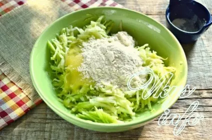 Деруни з кабачків рецепт з фото (гарячу сковорідку маслом) Деруни з кабачків рецепт з фото