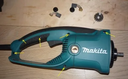 Електропила makita uc4030a (Перевертаємо редуктор знімаємо) Електропила makita uc4030a