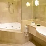 Кутова ванна - ексклюзивні ідеї оформлення інтер'єру (50 фото) (фото) Кутова ванна - ексклюзивні ідеї оформлення інтер'єру (50 фото)