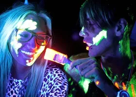 Флуоресцентні шпалери з 3d ефектом на (ефектом) Флуоресцентні шпалери з 3d ефектом на