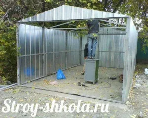 Гараж з металопрофілю своїми руками - детальна методика побудови! (Гараж з металопрофілю фото відео) Гараж з металопрофілю своїми руками - детальна методика побудови!