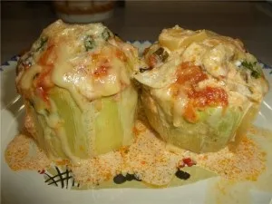 Кабачки, запечені в духовці з сиром, м'ясом і овочами (кабачки і баклажани запечені в духовці) Кабачки, запечені в духовці з сиром, м'ясом і овочами