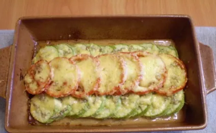 Кабачки, запечені в духовці з сиром, м'ясом і овочами (кабачки) Кабачки, запечені в духовці з сиром, м'ясом і овочами