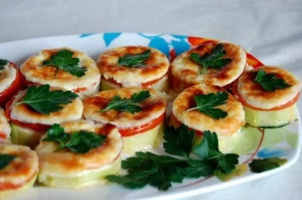 Кабачки, запечені в духовці з сиром, м'ясом і овочами (запечені) Кабачки, запечені в духовці з сиром, м'ясом і овочами