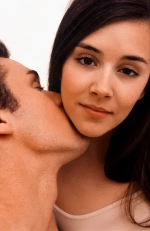 Як швидко прибрати сліди засосу на шиї - woman s day