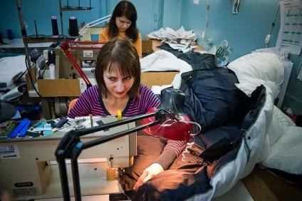 Як роблять пуховики, фото новини (пуховики) Як роблять пуховики, фото новини