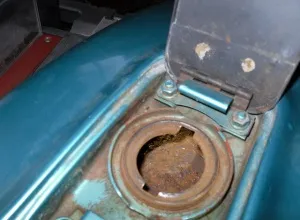 Як очистити бензобак від іржі (ремонт) Як очистити бензобак від іржі