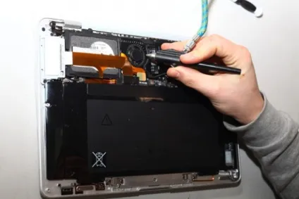 Як відкрити і почистити від пилу macbook air (як відкрити macbook air) Як відкрити і почистити від пилу macbook air
