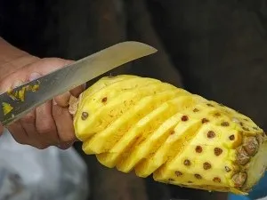 Як правильно різати ананас