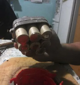 Як розібрати акумулятор шуруповерта Макіта, виробництво пиломатеріалів (Макіта) Як розібрати акумулятор шуруповерта Макіта, виробництво пиломатеріалів