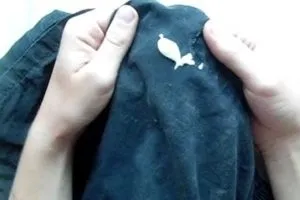 Як прибрати монтажну піну з одягу видаляємо складне забруднення спеціальними і підручними засобами (складне) Як прибрати монтажну піну з одягу видаляємо складне забруднення спеціальними і підручними засобами