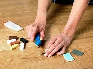 Як прибрати подряпини на ламінаті ніж закрити, замазати, ремонт сколів (закрити) Як прибрати подряпини на ламінаті ніж закрити, замазати, ремонт сколів