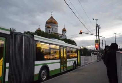 Як віруючі провели ніч біля храму христа спасителя, чекаючи доступу до мощів суспільство України (ніч) Як віруючі провели ніч біля храму христа спасителя, чекаючи доступу до мощів суспільство України