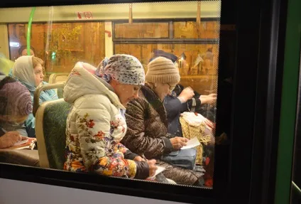 Як віруючі провели ніч біля храму христа спасителя, чекаючи доступу до мощів суспільство України (христа) Як віруючі провели ніч біля храму христа спасителя, чекаючи доступу до мощів суспільство України