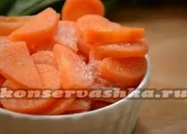 Як засолити морква на зиму в банках