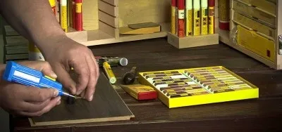 Як закрити скол на ламінаті матеріали для реставрації (реставрації) Як закрити скол на ламінаті матеріали для реставрації