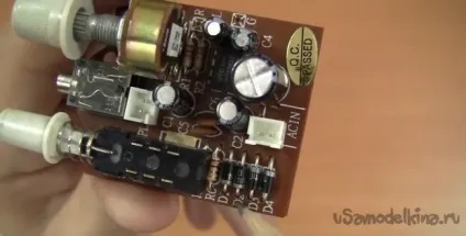Як зарядити мобільний телефон звичайними батарейками