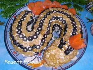 Картопляний салат з ковбасою і огірками