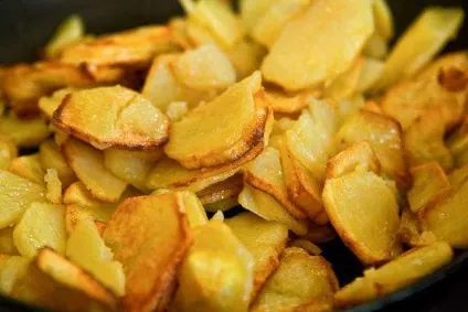 Картопля смажена кружечками - рецепт сучасної домашньої кухні з фото (сніданки) Картопля смажена кружечками - рецепт сучасної домашньої кухні з фото