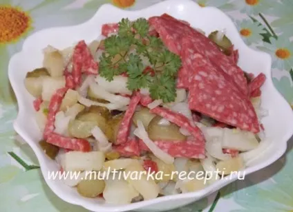Картопляний салат з ковбасою і огірками