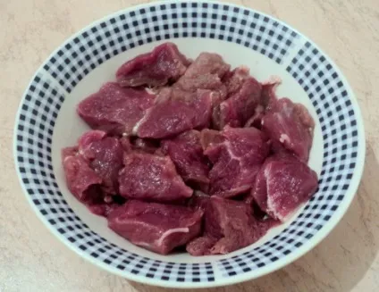 Картопля тушкована з м'ясом, готуємо з задоволенням!