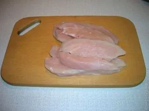 Куряча грудка тушкована в сметані (приготування тушкованого м'яса) Куряча грудка тушкована в сметані